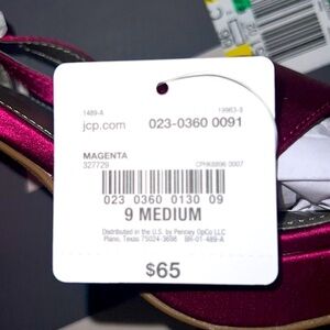 Brand new Worthington Ladee Magenta Heel size 9